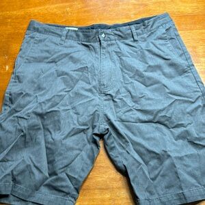 Volcom gray size 38 shorts